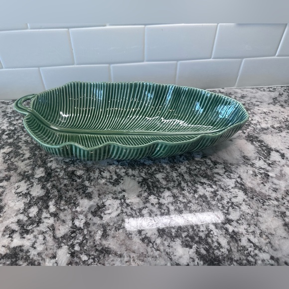 Williams Sonoma Bordallo Pinheiro Banana Leaf Tray Footed BNWT - Picture 1 of 8